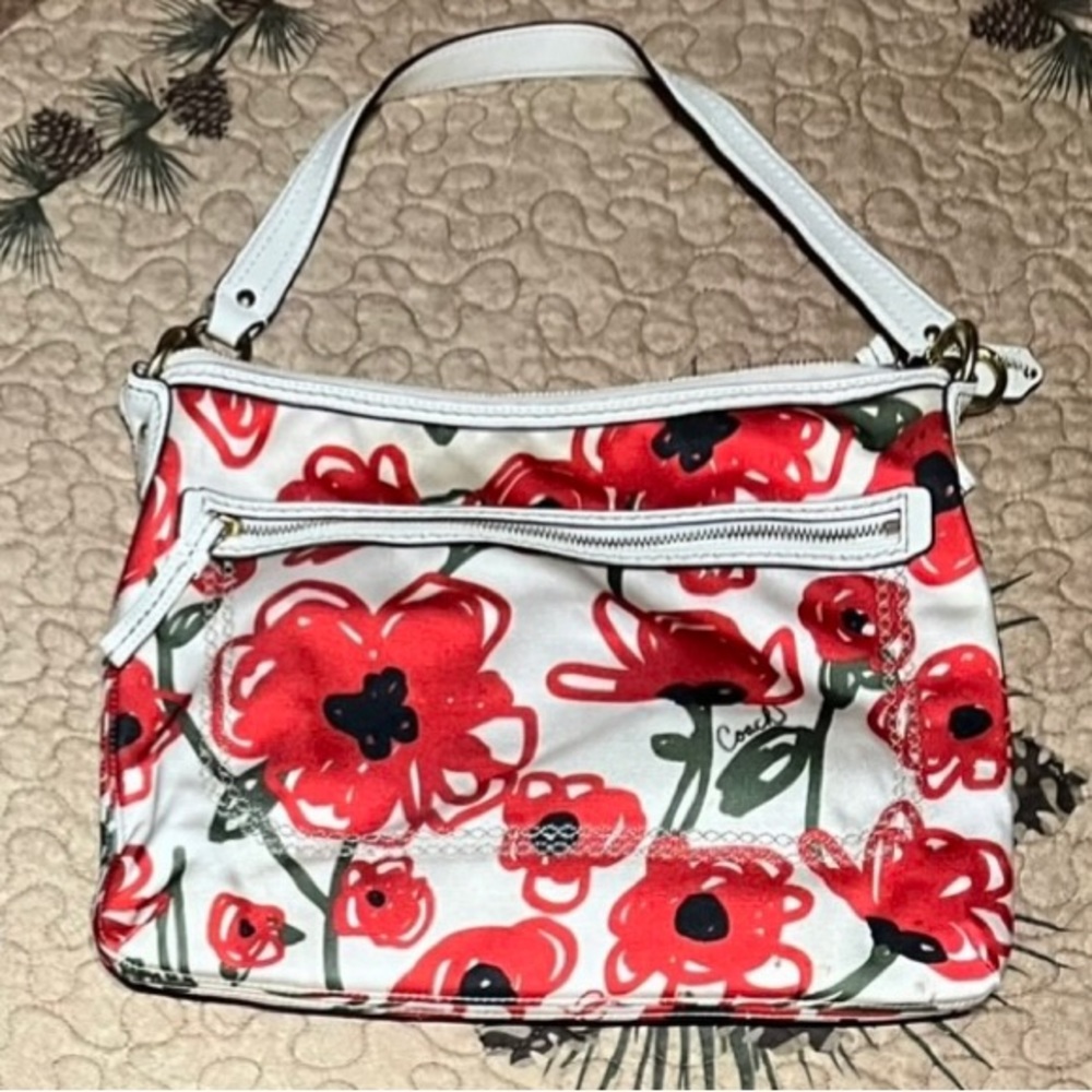 Beautiful, gently used, Coach Poppy Purse!